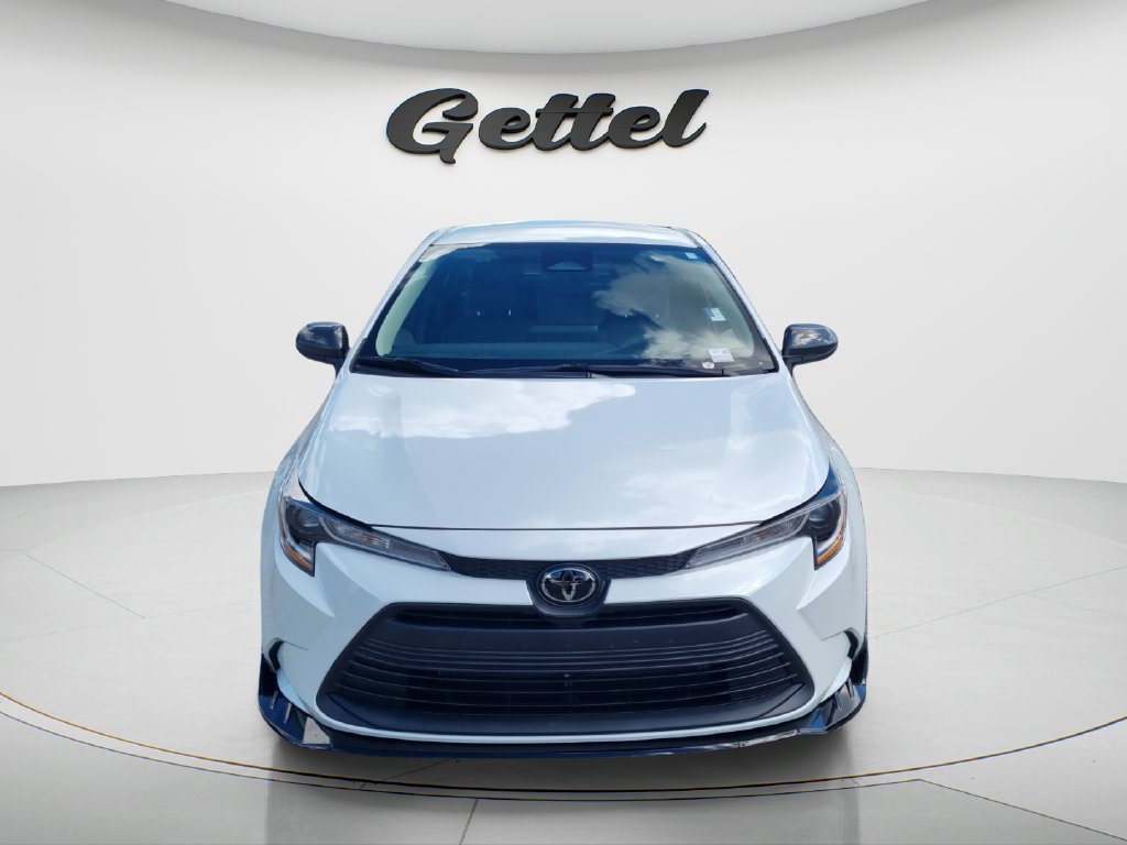 Used 2024 Toyota Corolla LE FWD image 2