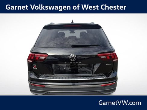 Certified 2023 Volkswagen Tiguan SE w/ Panoramic Sunroof Package AWD/4WD image 4