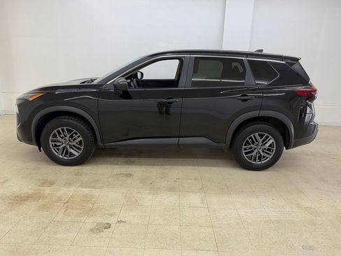 Used 2024 Nissan Rogue S FWD image 2