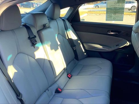 Used 2020 Toyota Avalon XLE image 19