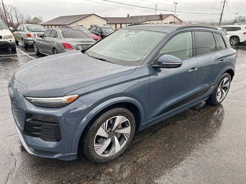 Used 2025 Audi Q6 e-tron Prestige image 2