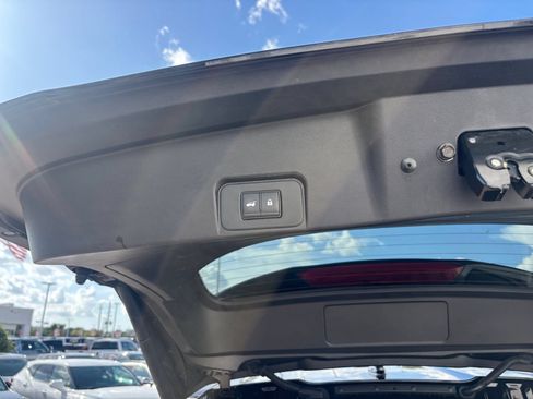 Used 2025 Nissan Rogue SV AWD/4WD image 22