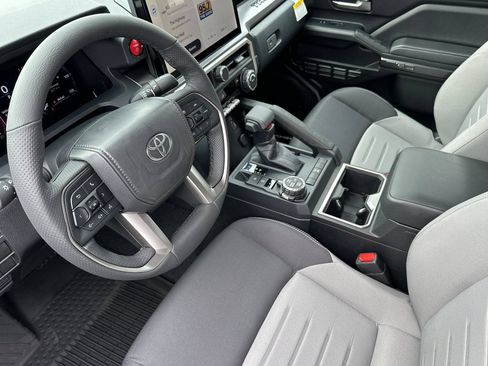 Used 2025 Toyota Tacoma TRD Off-Road AWD/4WD image 9