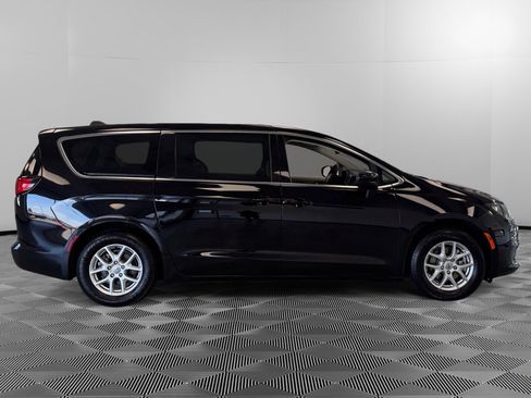 Used 2024 Chrysler Voyager LX FWD image 9