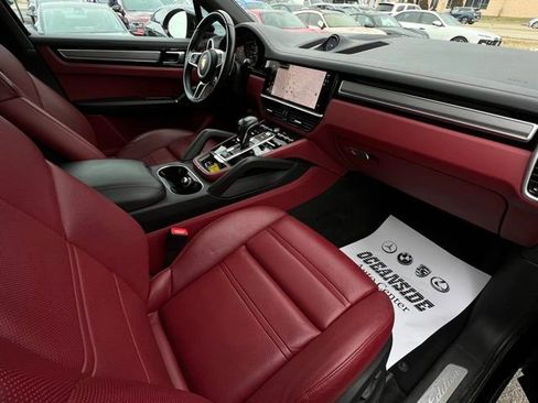 Used 2023 Porsche Cayenne Platinum Edition image 25