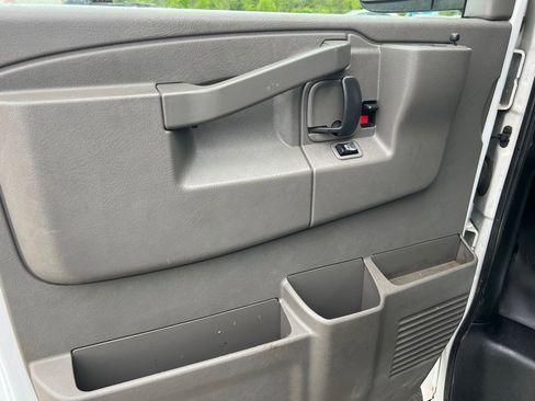 Used 2018 GMC Savana 2500 Extended RWD image 19
