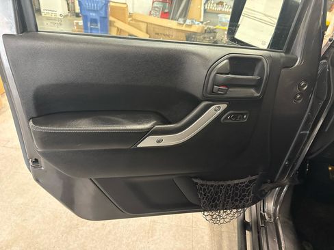 Used 2017 Jeep Wrangler Unlimited Rubicon image 27