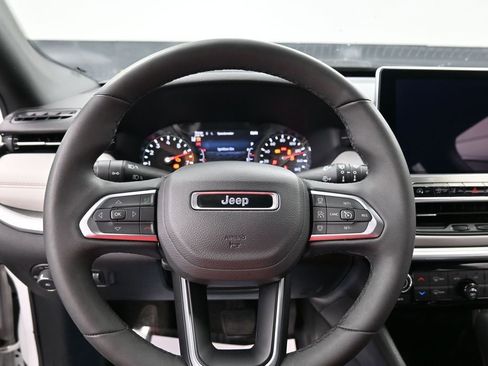 Used 2025 Jeep Compass Limited AWD/4WD image 29