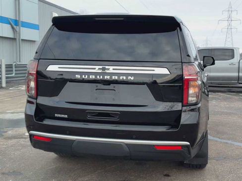 Certified 2024 Chevrolet Suburban High Country image 3