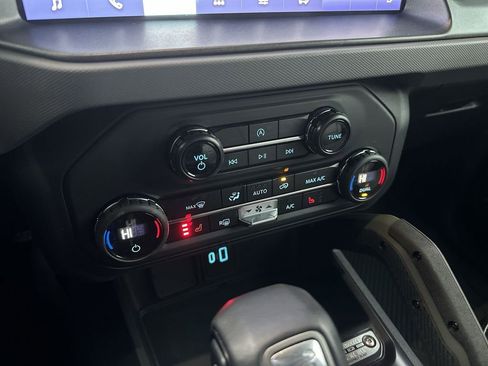 Used 2024 Ford Bronco Everglades image 19