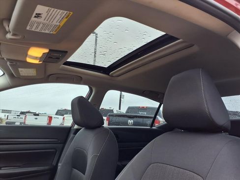 Used 2024 Nissan Altima 2.5 SV w/ SV Premium Package image 14