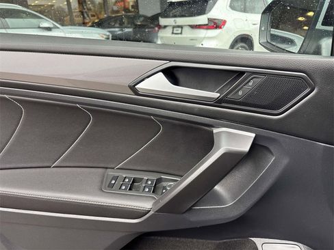 Used 2024 Volkswagen Tiguan SE image 19