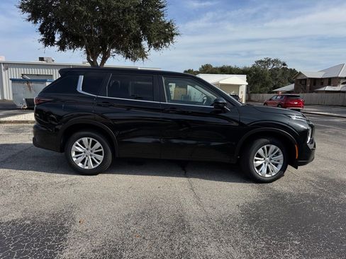 New 2026 Mitsubishi Outlander ES FWD image 9
