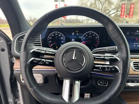 Used 2024 Mercedes-Benz GLS 580 4MATIC image 16