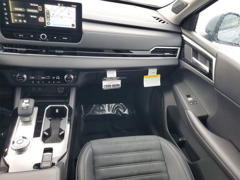 New 2025 Mitsubishi Outlander SE image 26