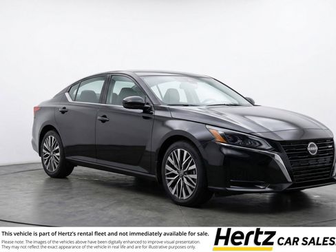 Used 2025 Nissan Altima 2.5 SV image 1