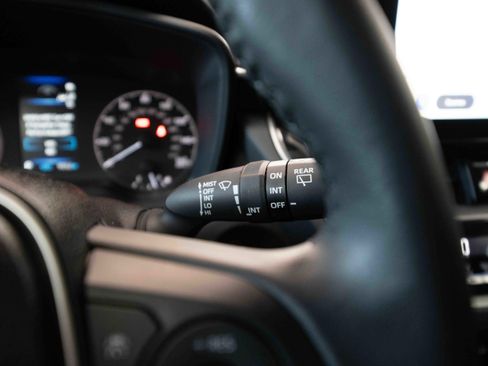 Used 2025 Toyota Corolla Cross LE FWD image 14