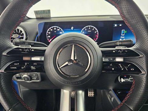Used 2024 Mercedes-Benz GLB 250 image 22