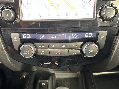 Used 2019 Nissan Rogue SL AWD/4WD image 15