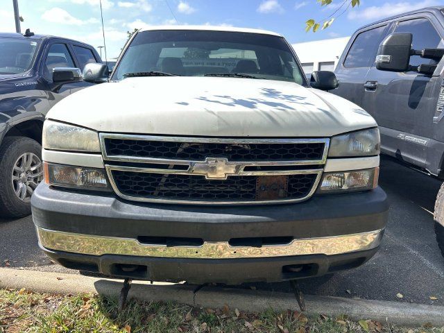 Used 2007 Chevrolet Silverado 2500 LT w/ Skid Plate Package AWD/4WD image 2