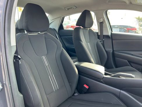 Used 2024 Hyundai Elantra SEL FWD image 28