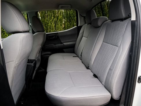 Used 2019 Toyota Tacoma SR w/ SR Convenience Package image 8