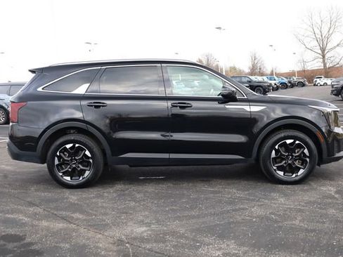 Certified 2024 Kia Sorento S image 4