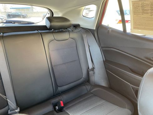 Used 2025 Chevrolet Trax LT image 38