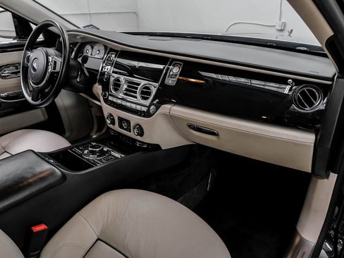 Used 2014 Rolls-Royce Ghost image 21