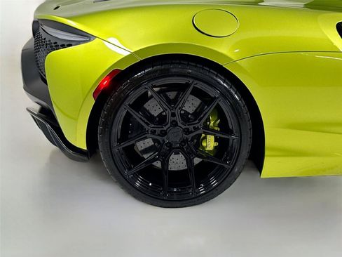 Used 2023 McLaren Artura RWD image 29