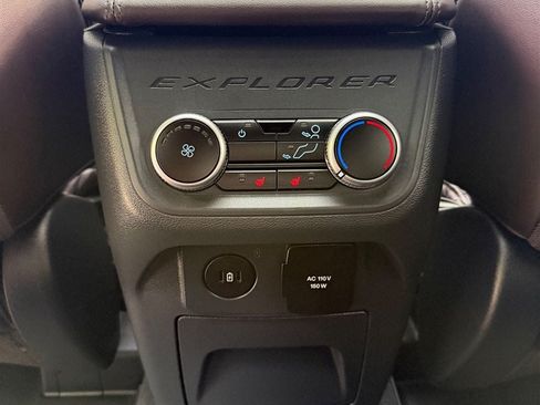 Used 2025 Ford Explorer Platinum w/ Ultimate Package AWD/4WD image 23