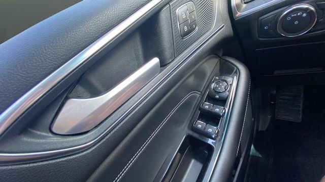 Used 2020 Ford Edge Titanium AWD/4WD image 21