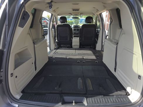 Used 2015 Dodge Grand Caravan SXT FWD image 19