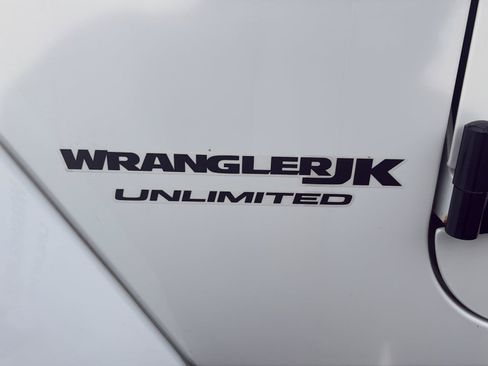 Used 2018 Jeep Wrangler Unlimited Sport AWD/4WD image 36