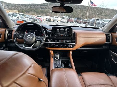 Used 2022 Nissan Pathfinder Platinum w/ Lighting Package (N93) image 12