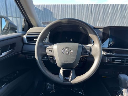 Used 2025 Toyota Camry LE image 27