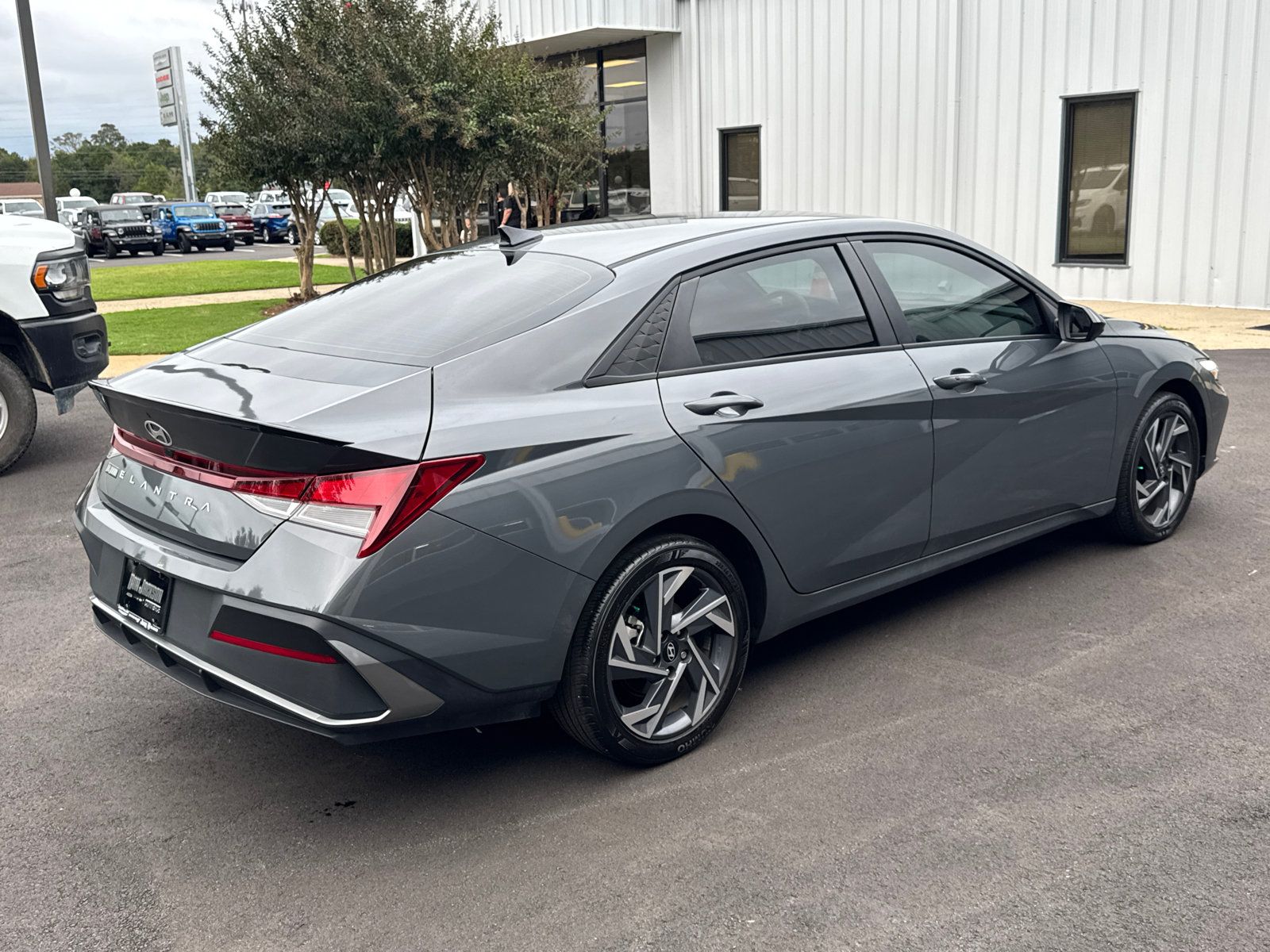 Used 2025 Hyundai Elantra Sport FWD image 5