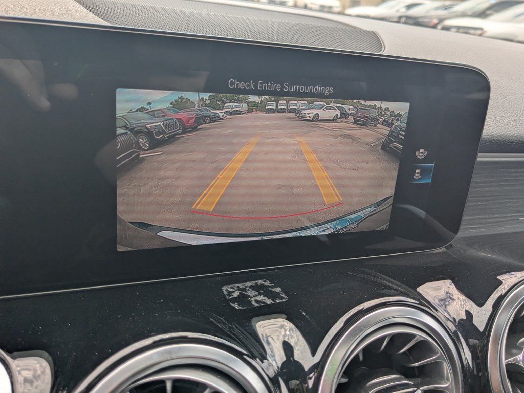 Used 2022 Mercedes-Benz GLB 250 4MATIC w/ Premium Package Lite image 9
