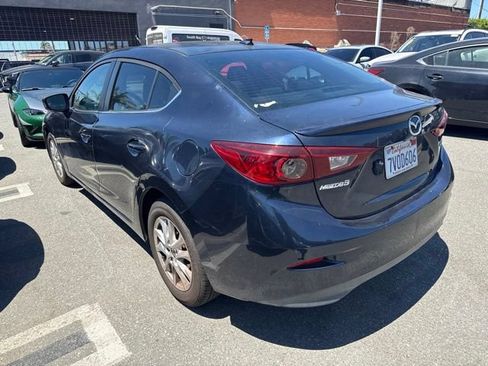 Used 2016 MAZDA MAZDA3 i Touring w/ Popular Equipment Package FWD image 4