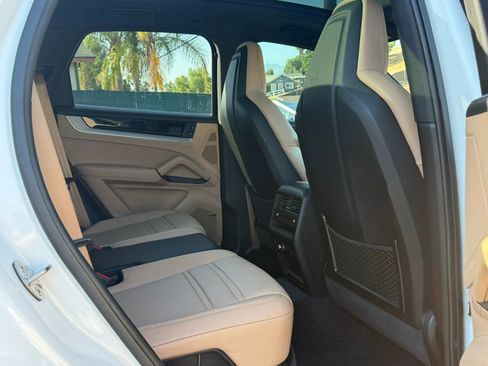 Used 2024 Porsche Cayenne w/ Premium Package AWD/4WD image 22