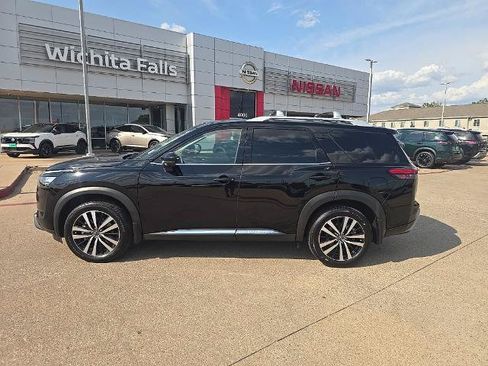 Certified 2025 Nissan Pathfinder Platinum w/ Cargo Package FWD image 2