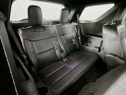 Certified 2020 Ford Explorer XLT w/ Equipment Group 202A image 28