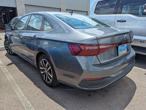 Used 2025 Volkswagen Jetta SE FWD image 5