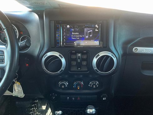 Used 2015 Jeep Wrangler Unlimited Sport image 6