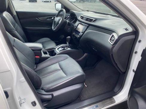 Used 2015 Nissan Rogue SL w/ SL Premium Package image 16