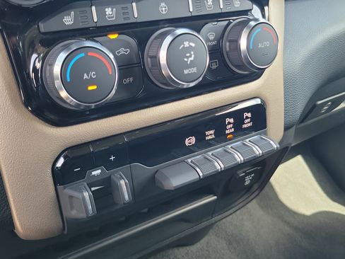 Used 2024 RAM 2500 Laramie w/ Safety Group AWD/4WD image 31