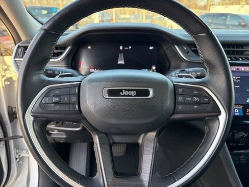 Used 2022 Jeep Grand Cherokee Limited image 12