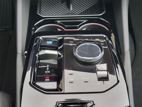 Used 2025 BMW i5 xDrive40 w/ Premium Package image 8