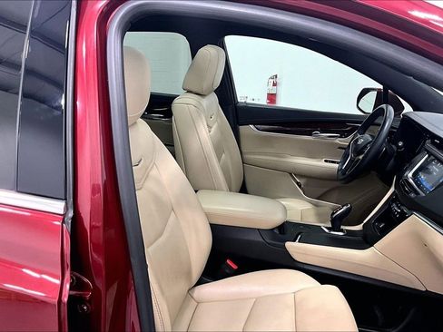 Used 2018 Cadillac XT5 Luxury w/ Driver Awareness Package FWD image 7