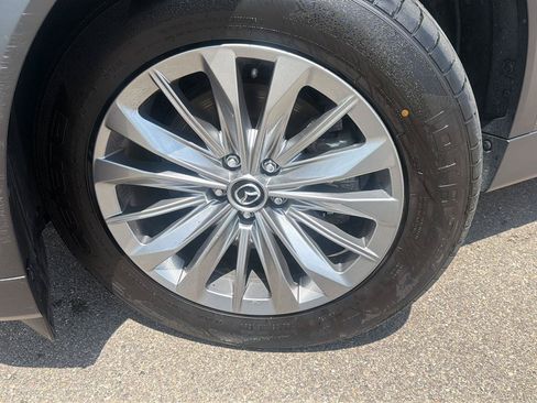 Used 2024 MAZDA CX-90 Plug-In Hybrid w/ Preferred AWD/4WD image 5